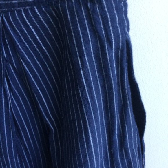 Navy and white Banana Republic A-line skirt with pockets and black floral lace - Picture 2 of 2